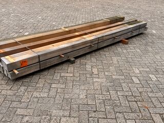 Ca. 13x Mora Hardhouten Balken Fijnbezaagd, 120x120mm, Lengte 400cm